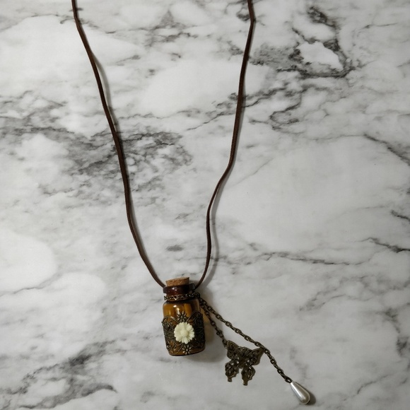 Vintage Style Wishing Bottle Necklace - Picture 4 of 8